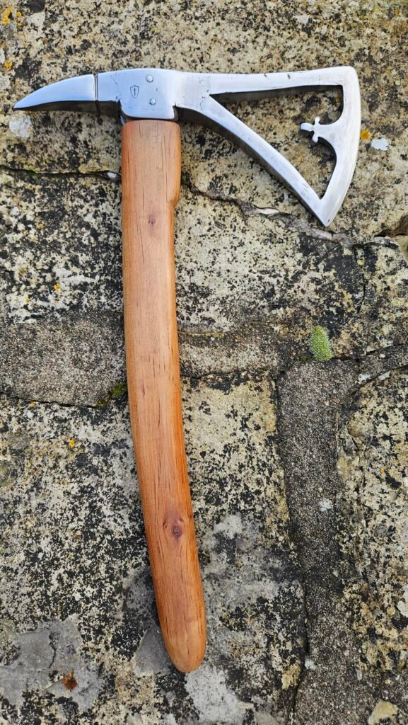 Hache "Bec de corbeau"