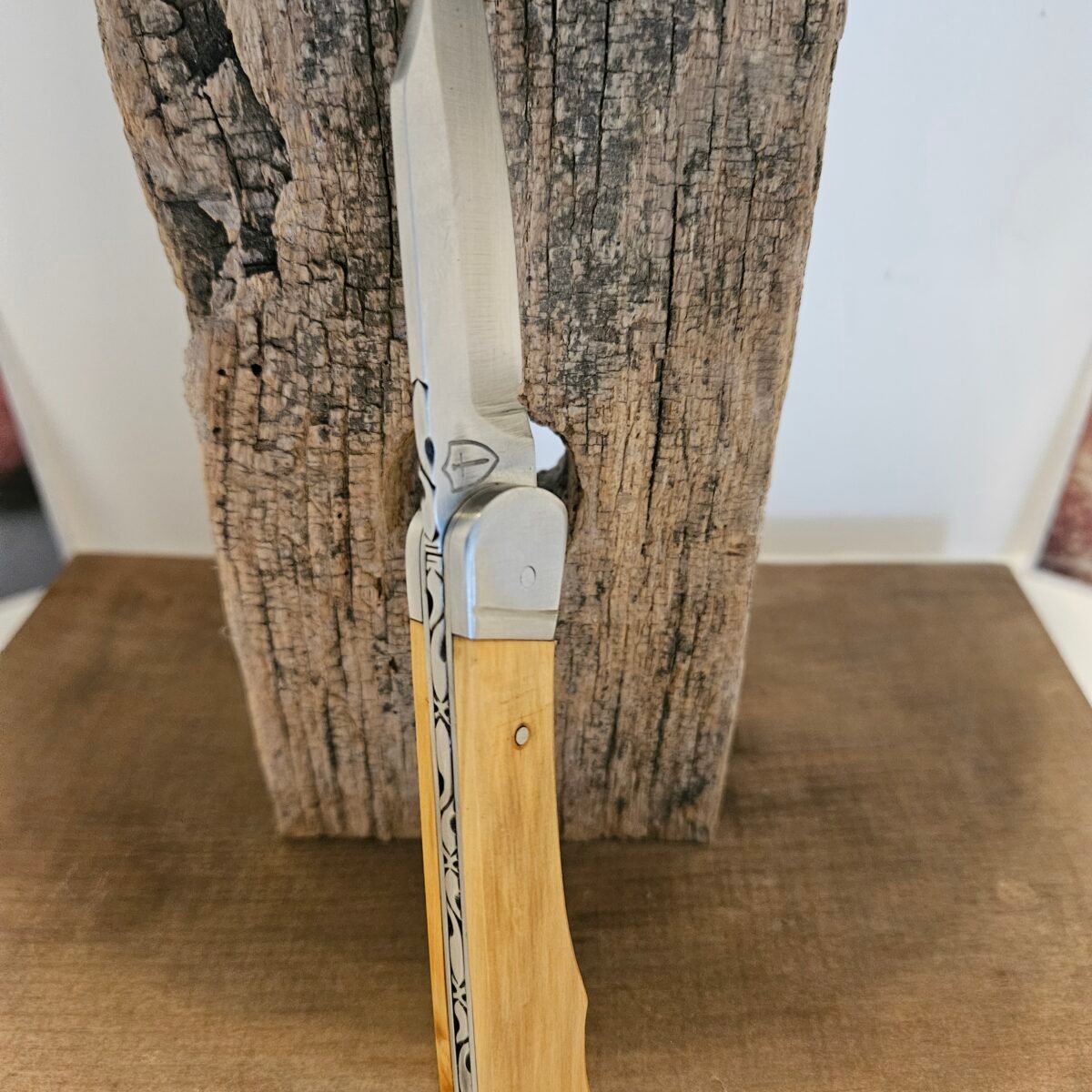 Couteau pliant Inox et Buis naturel.