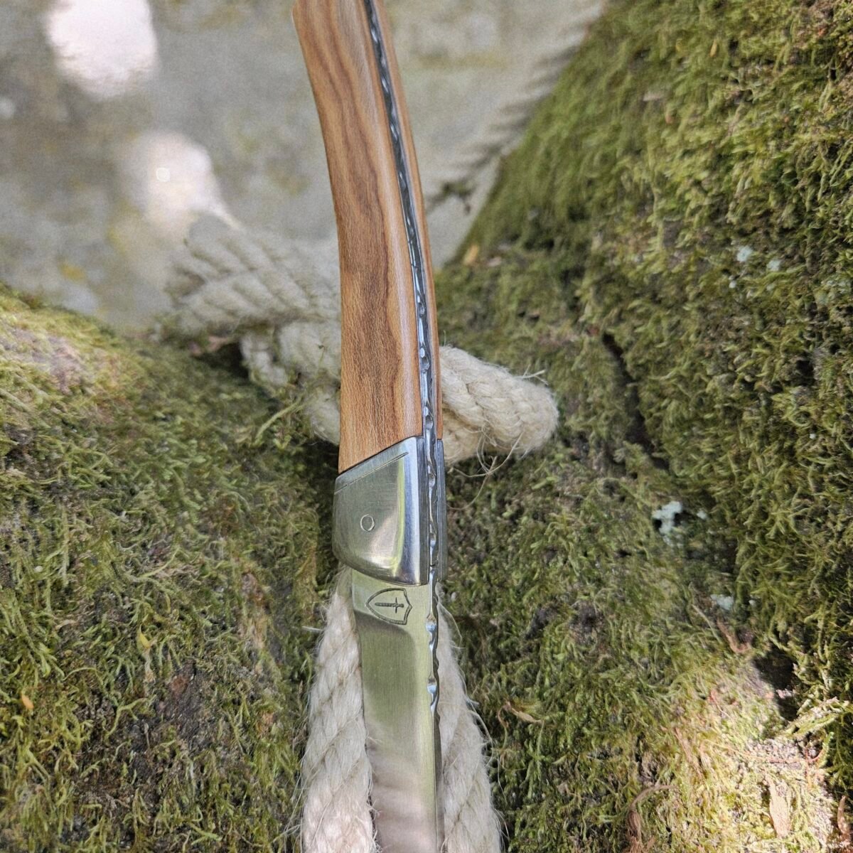 Le Pliant Signature – Bois de Cornouiller & Acier Carbone