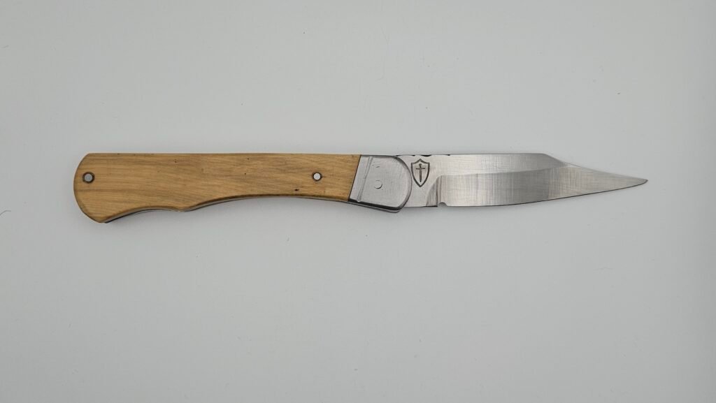 Couteau pliant Inox et Buis naturel.