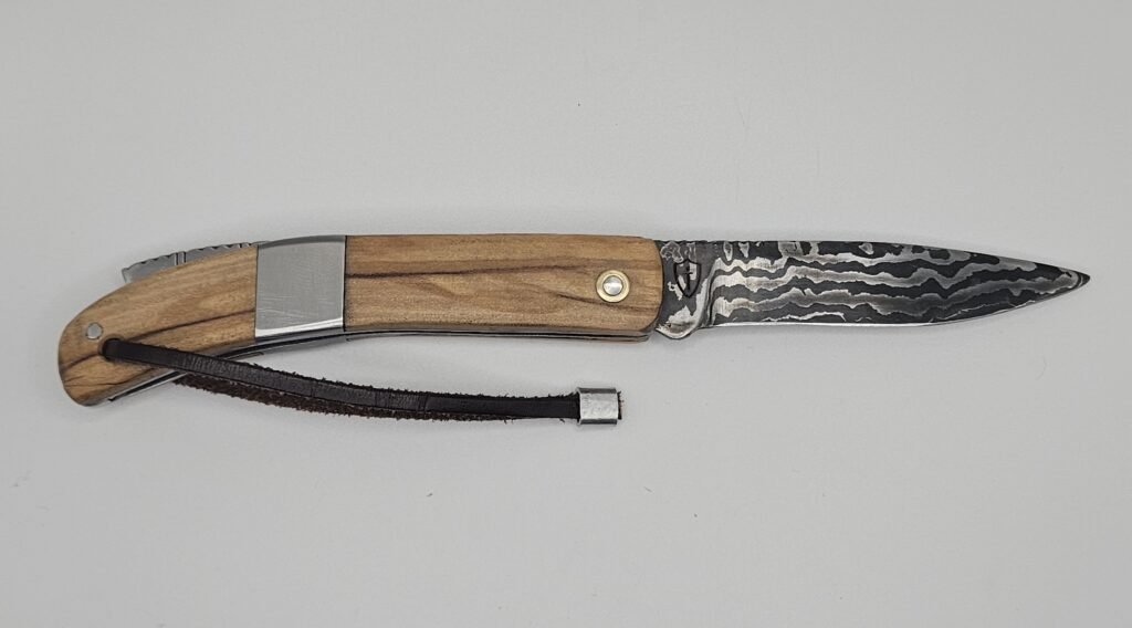 Pliant artisanal damassé et forgé